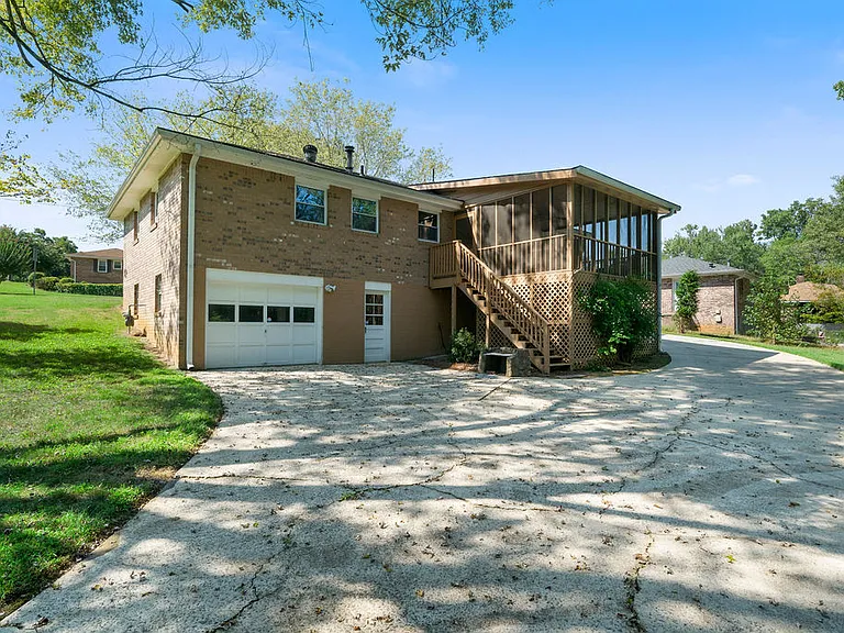1370 Angus Trl SW — Photo 31