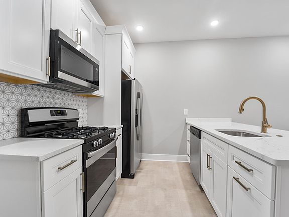 4th image of 2726 W Oxford St #1