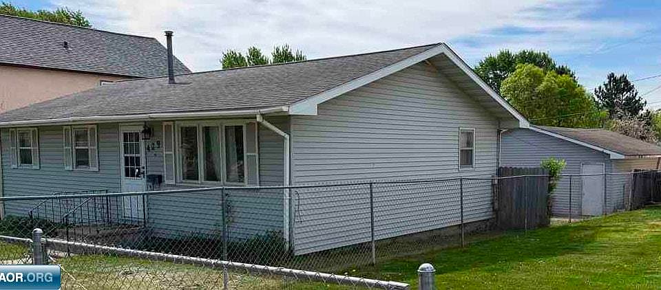2nd image of 409 6th St SW