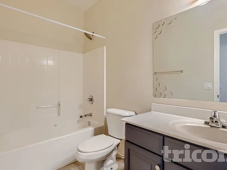 6608 S 45th Ln — Photo 11