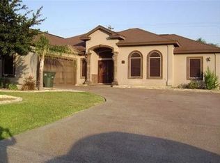 3831 Winrock Dr, Laredo, TX 78045