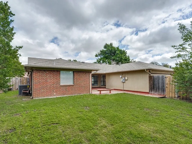 824 Simon Dr — Photo 17