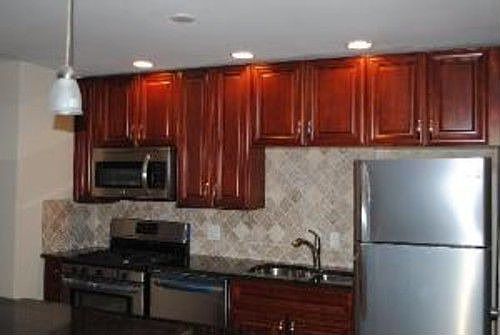 2nd image of 1116 N Boxwood Dr