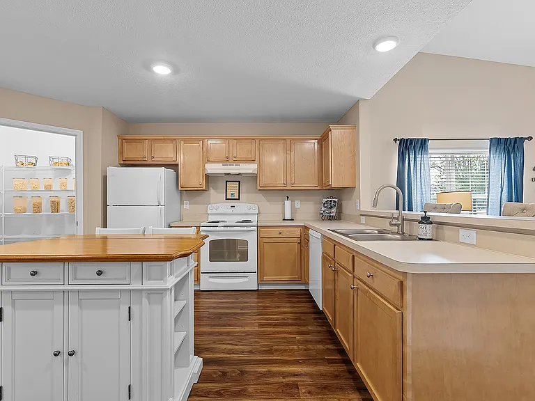 Redwood Perrysburg Woodmont Drive — Photo 14