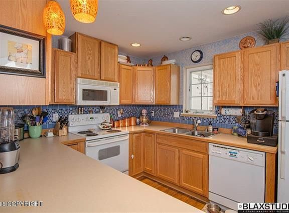 2nd image of 1046 Dogwood St