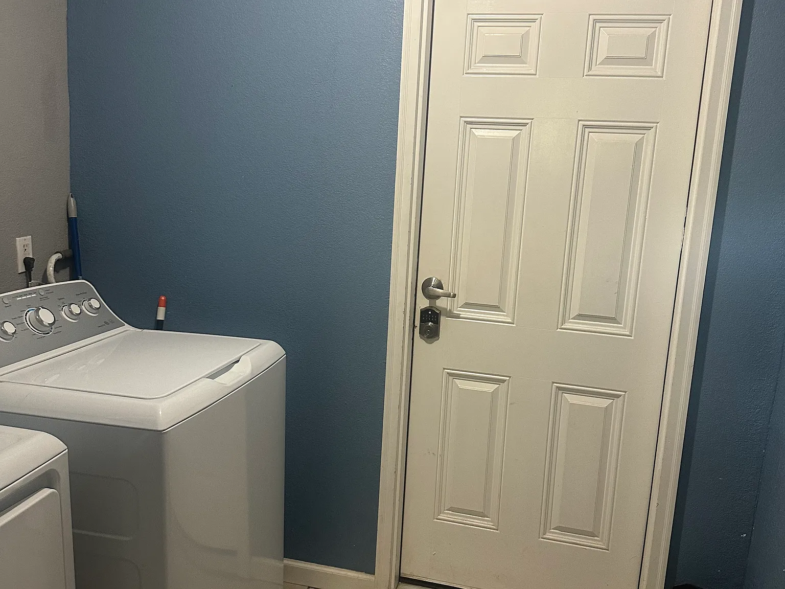 2 bed, 850 sqft, $1,200 — Photo 1
