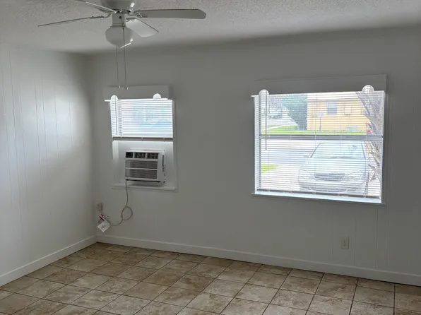 902 2nd St N APT 2, Jacksonville Beach, FL 32250