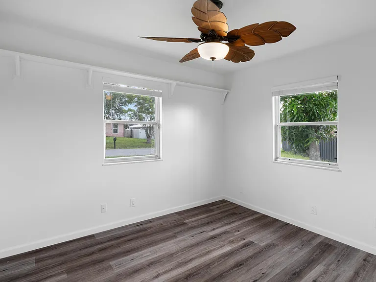 2331 NE 15th Ct — Photo 15
