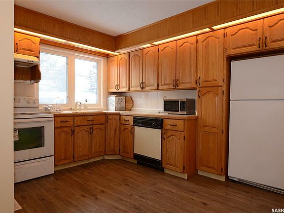 3rd image of 94 Dunning Cres