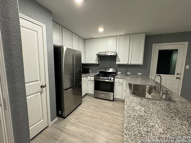 7010 Solar Rdg — Photo 6