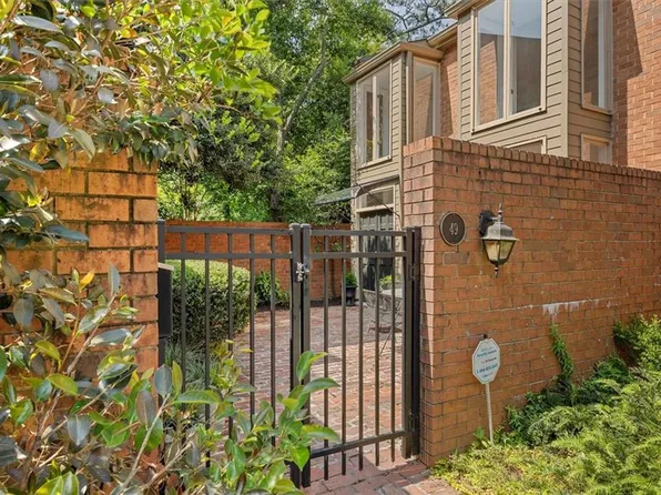 49 Willow Gln, Atlanta, GA 30342