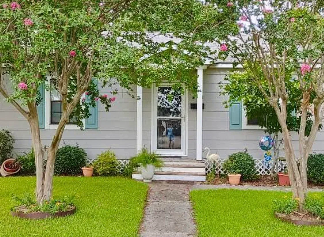 Oaks Ave, Port Allen — Photo 1