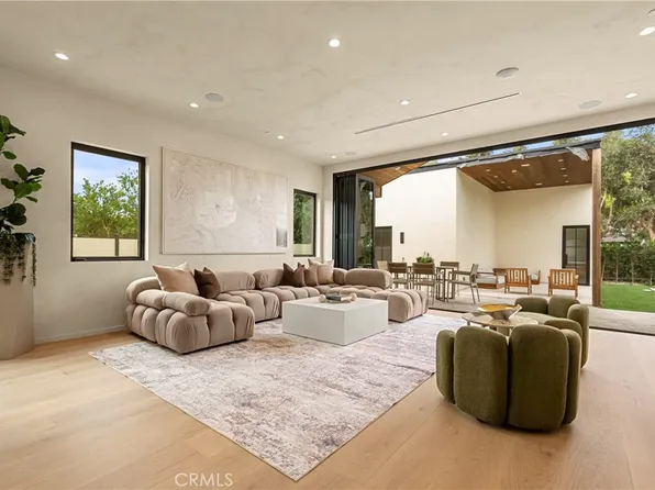 5525 Carpenter Ave, Valley Village, CA 91607