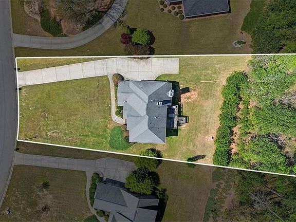4th image of 832 Dolly Ave SW
