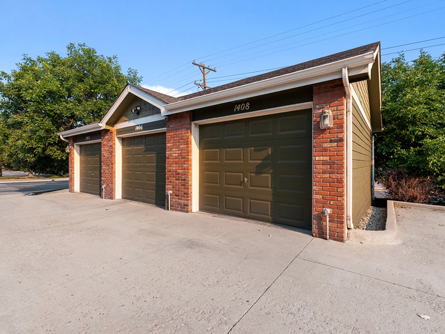 3 bed, 3.5 bath, 1698 sqft, $2,150 — Photo 2
