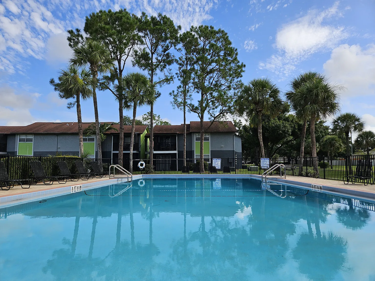 Sunbay Apartments — Photo 2