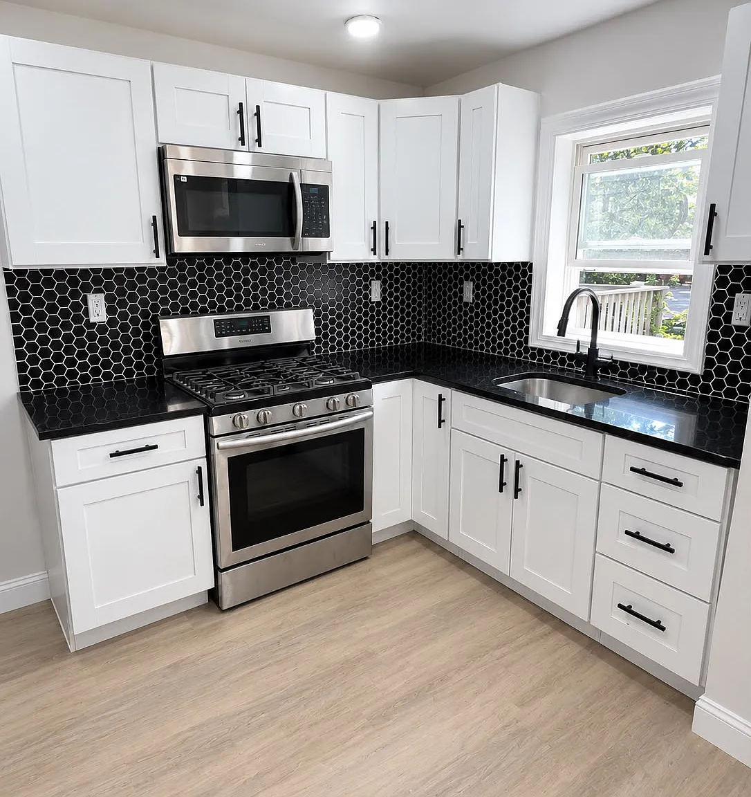 2 bed, 1.5 bath, 800 sqft, $2,100 — Photo 1