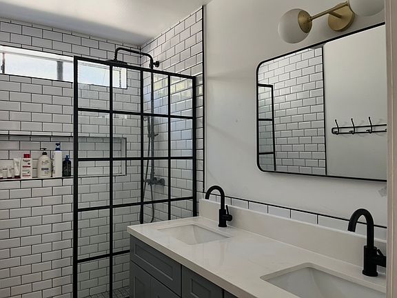 4th image of 570 Stone Canyon Way