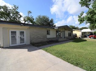 1408 Justice Dr, Port Lavaca, TX 77979