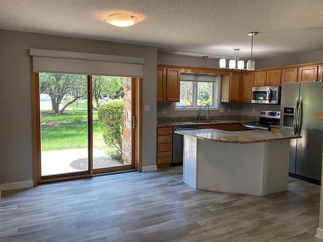 Kitchen / Dining
slider to rear patio