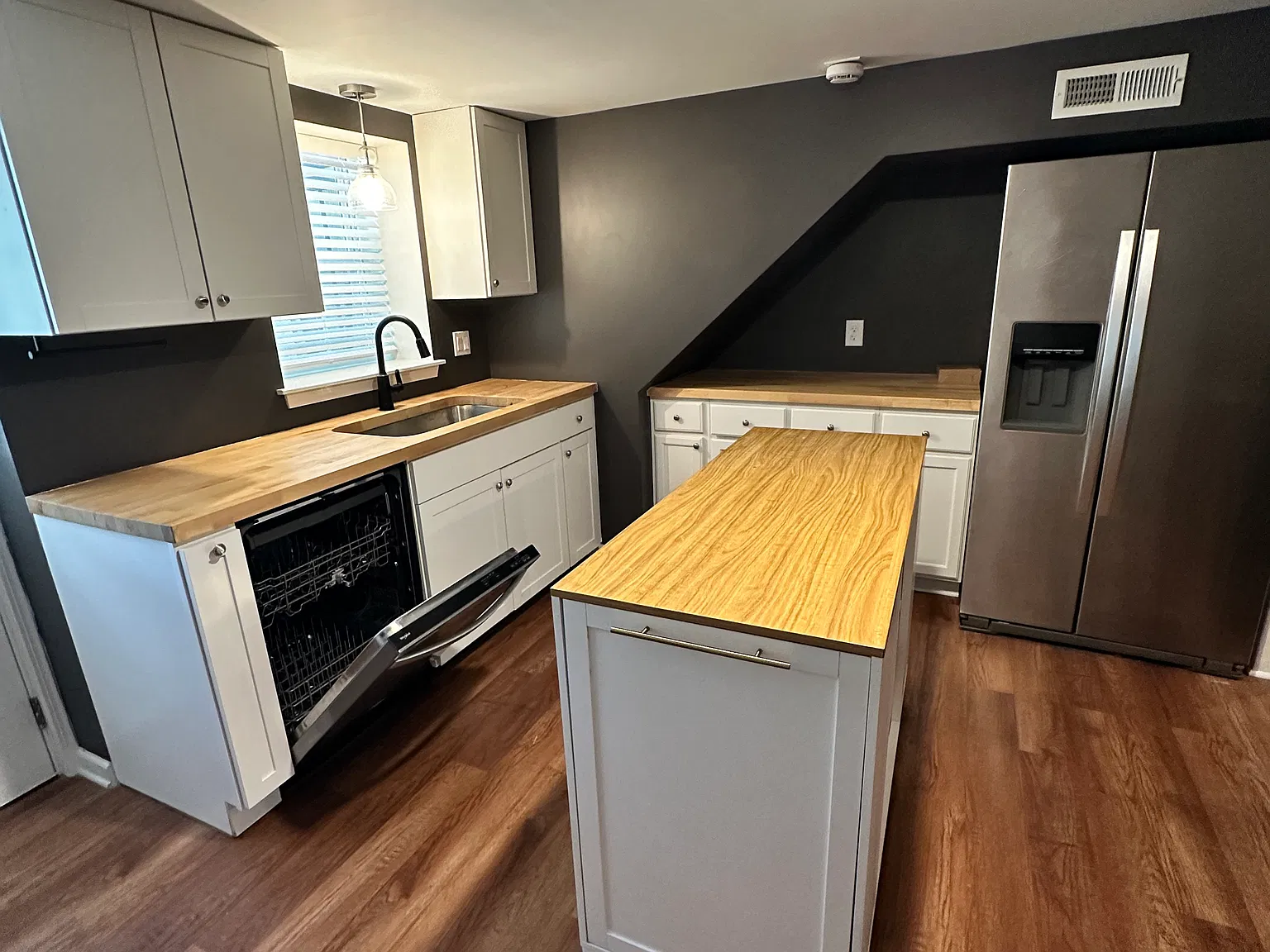 2 bed, 1350 sqft, $2,000 — Photo 3