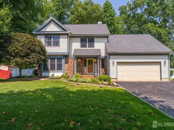 27 Oakland Rd, Old Bridge, NJ 08857