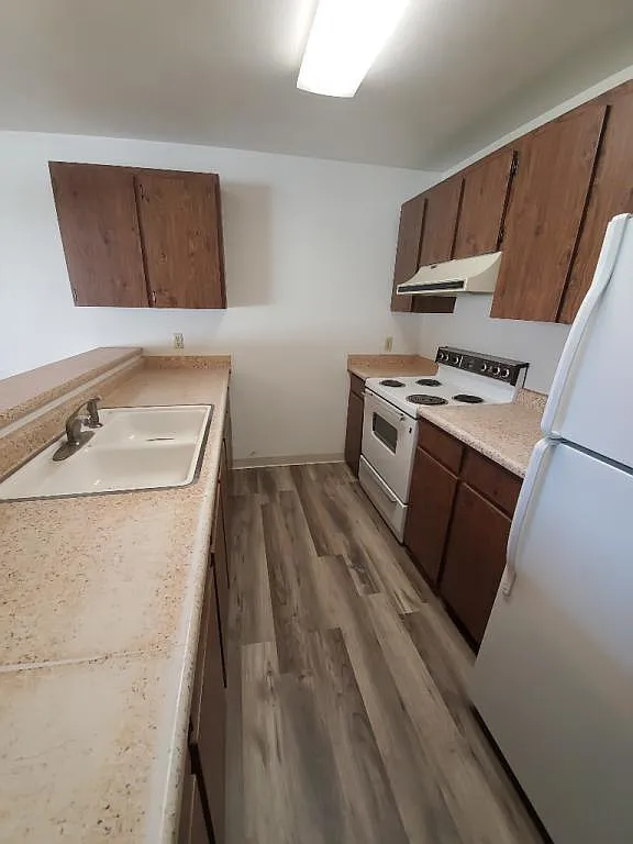 2 bed, 1.0 bath, 896 sqft, $1,225 — Photo 2