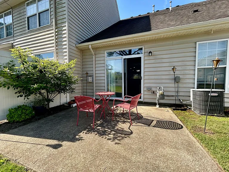 2113 Livingston St — Photo 26