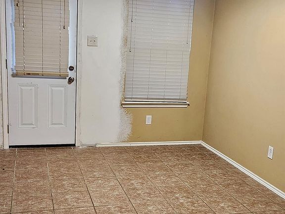 5th image of 1118 Aster Rd