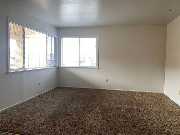 2nd image of 930 Paiute Ln APT 1