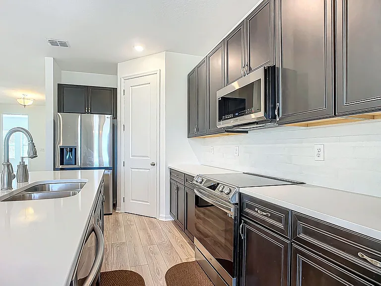 1317 Sterling Pointe Dr — Photo 6