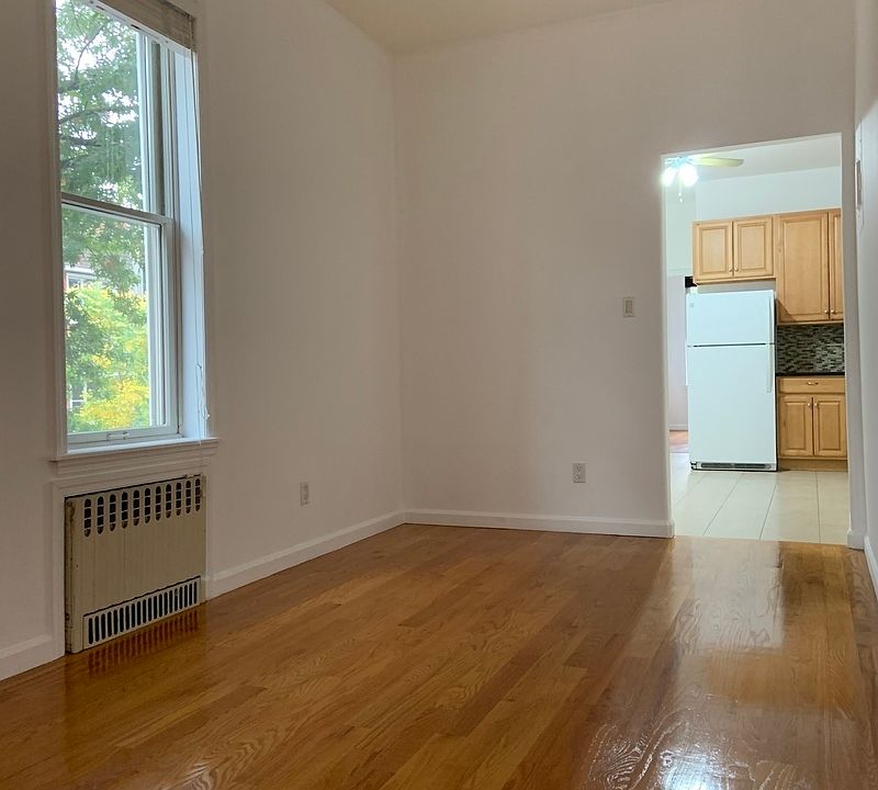2nd image of 174 Engert Ave Floor 2