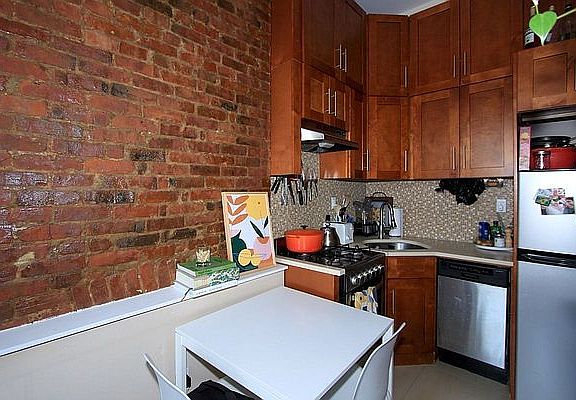 3rd image of 142 Macon St #1A
