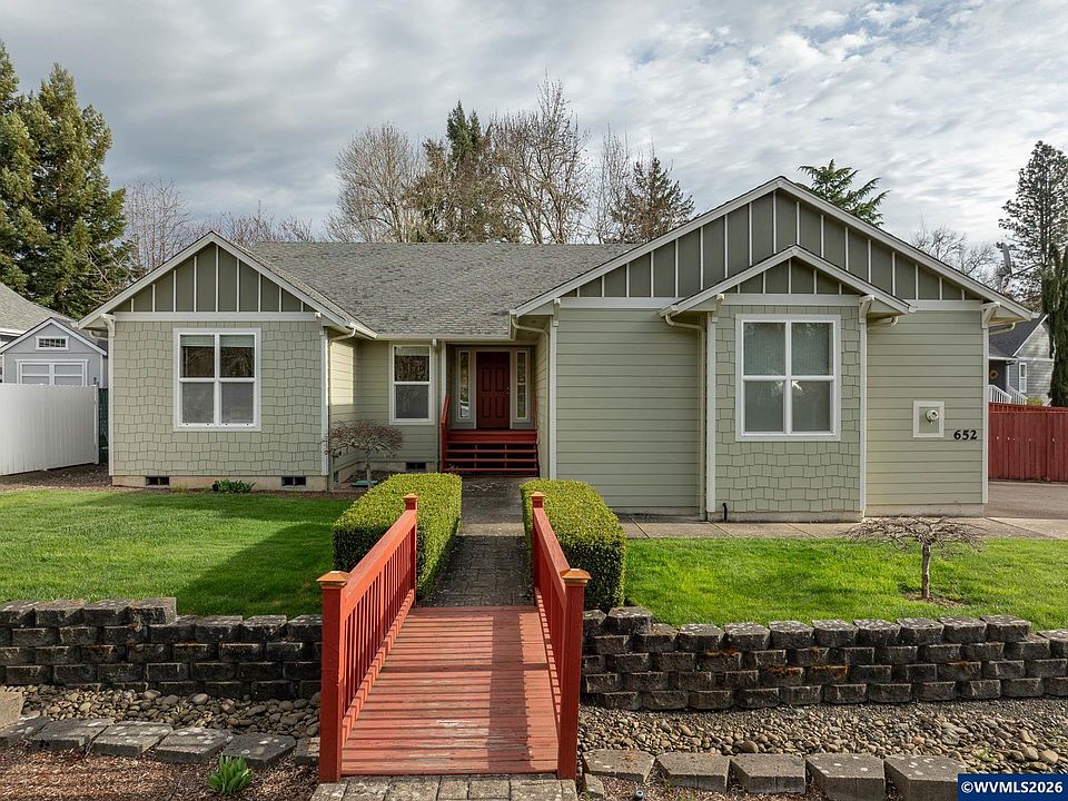 1st image of 652 NW Jasper St