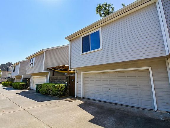 2nd image of 2600 Nantucket Dr #C