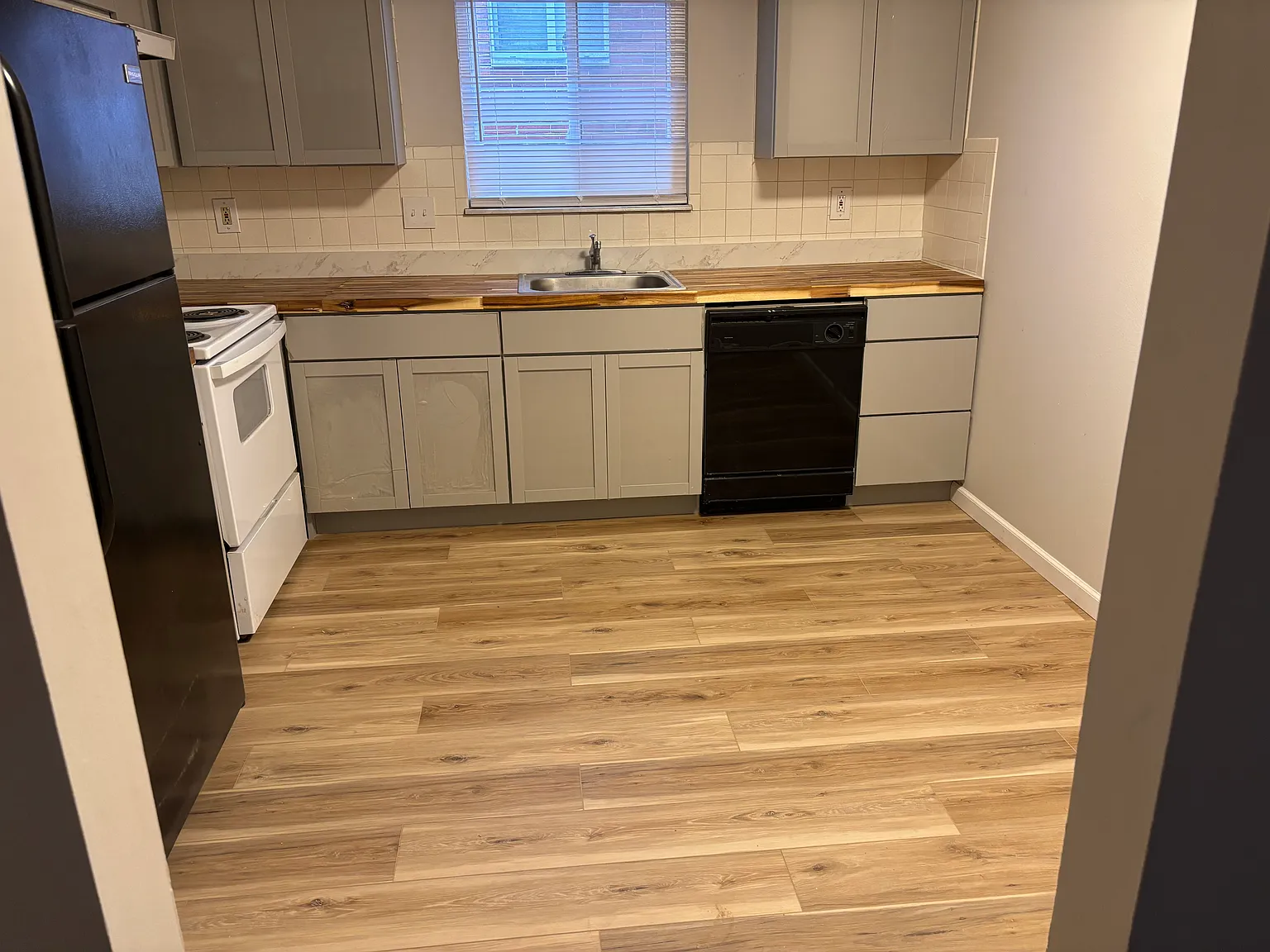 2 bed, 1100 sqft, $1,250 — Photo 2
