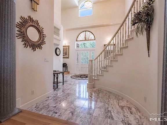 Entry/ foyer