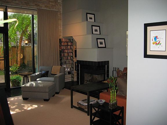 2nd image of 1125 W Cornelia Ave #104