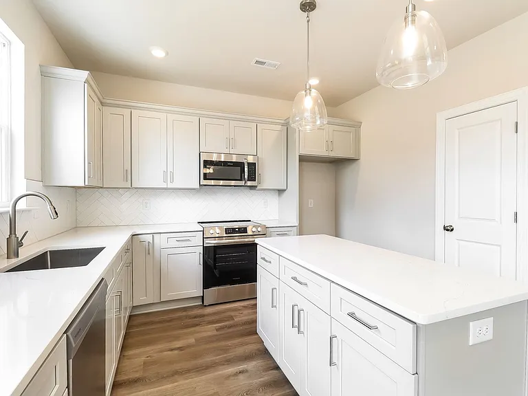 726 Lithia Inn Rd — Photo 40