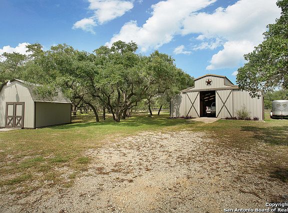 3rd image of 1401 County Road 785