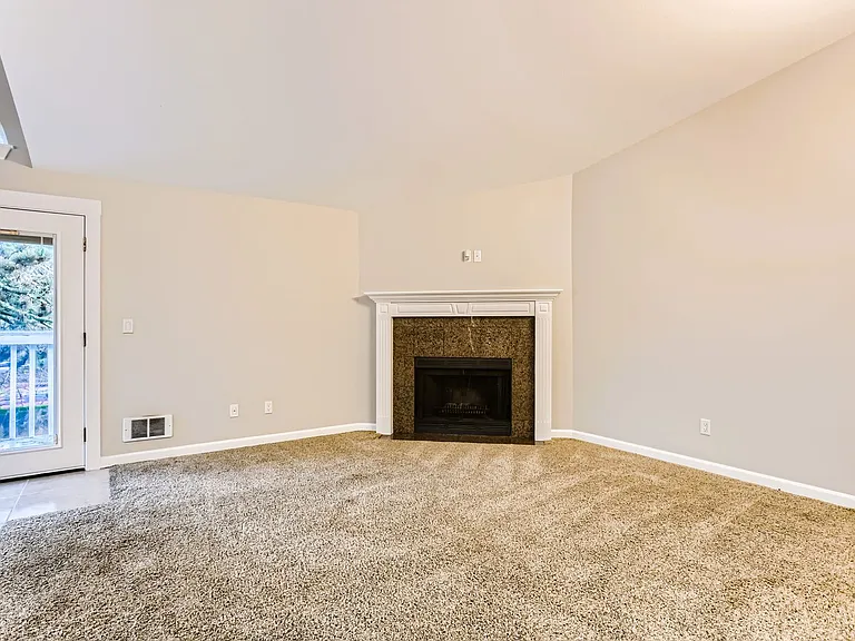 14715 SE 24th St #204 — Photo 5