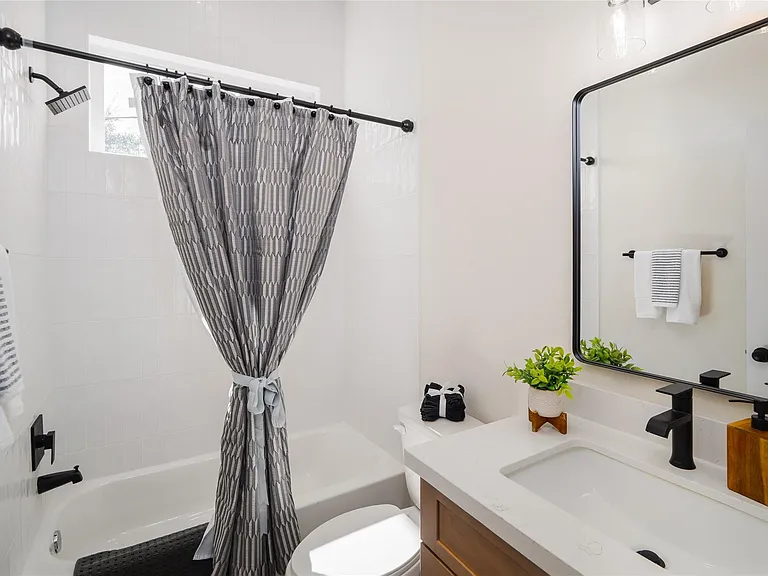 8907 Knoll Branch Dr — Photo 18