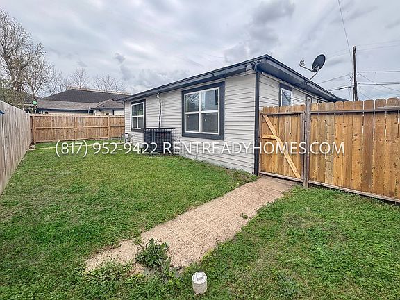 3rd image of 1303 Des Jardines St