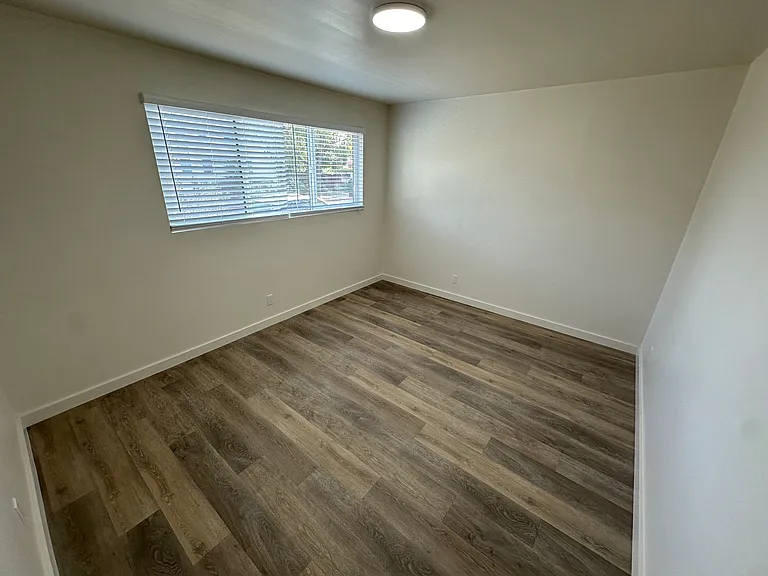 111 N La Cumbre Rd #4 — Photo 5