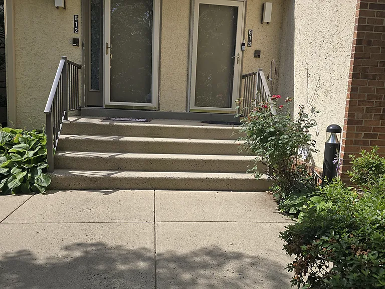 613 Augusta Cir — Photo 12