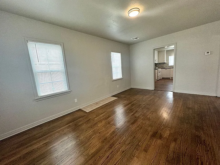 1015 N Delaware Pl — Photo 2