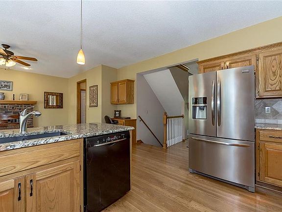 3rd image of 15751 Beverly St