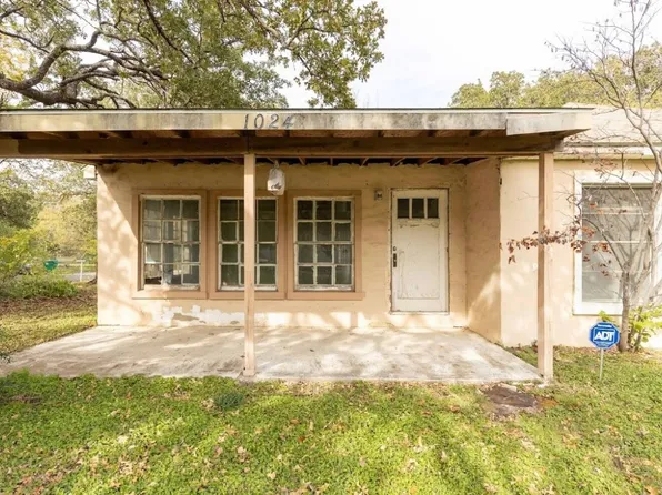 1024 Greenlee St, Denton, TX 76201