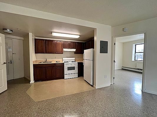 3rd image of 852 Hewitt Pl #1650