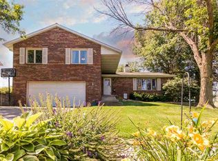 5930 W Ridgecrest Dr, Peoria, IL 61615